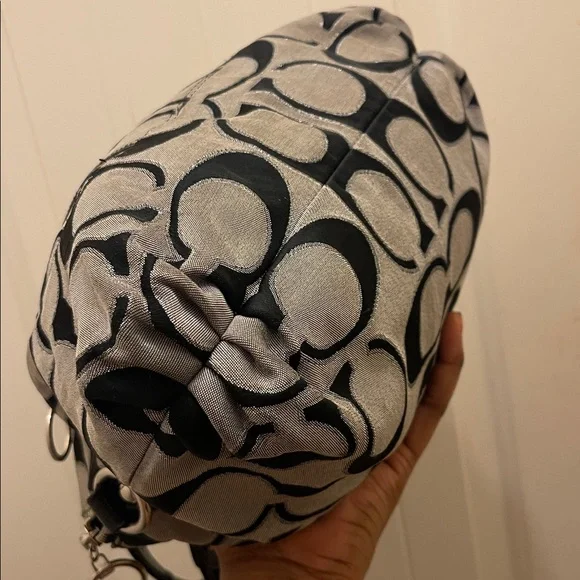 Coach, please check all picture of condition - Picture 9 of 17